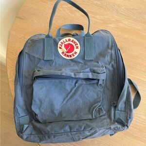 Classic Kånken backpack in blue. Everyday Outdoor style.